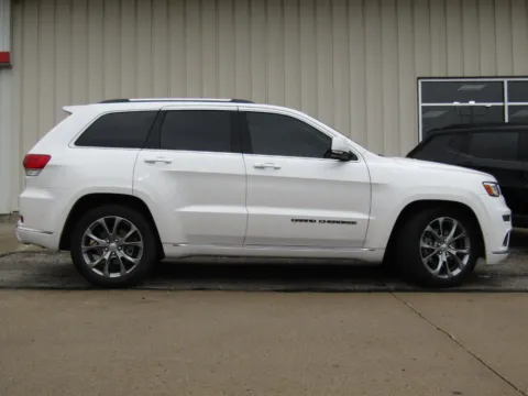 Photos of 2021 Jeep Grand Cherokee Summit for sale in Bethany, MO at Pettijohn Auto Center
