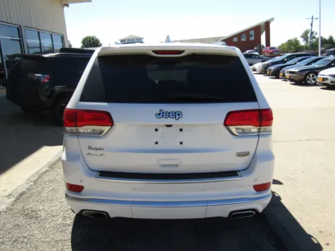 More photos of 2021 Jeep Grand Cherokee Summit at Pettijohn Auto Center, MO