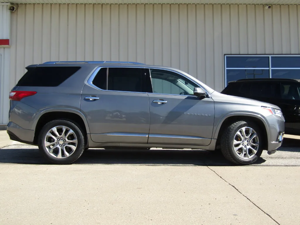 Used 2019 Chevrolet Traverse Premier with VIN 1GNEVKKW9KJ285869 for sale in Kansas City