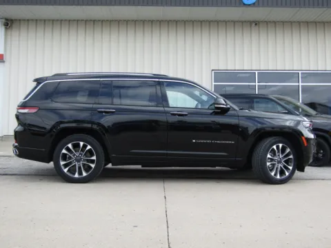 Photos of 2023 Jeep Grand Cherokee L Overland for sale in Bethany, MO at Pettijohn Auto Center