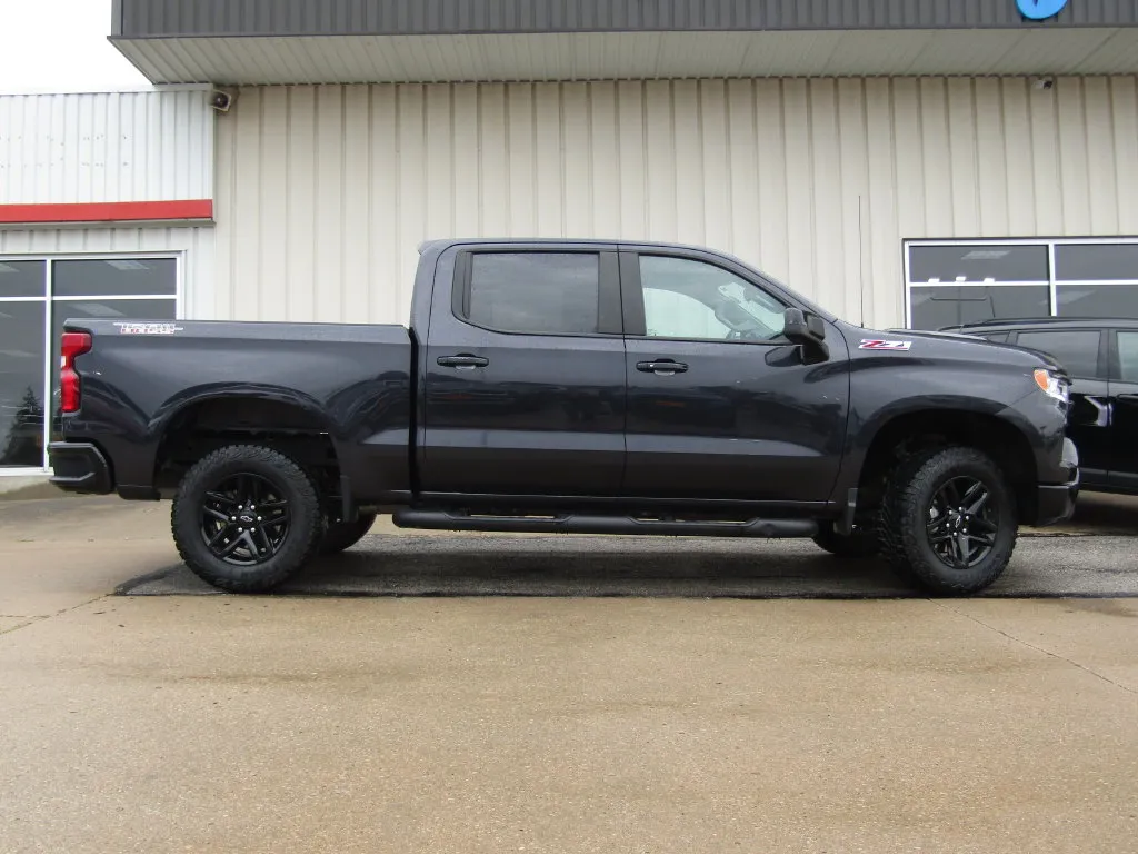 Used 2024 Chevrolet Silverado 1500 LT Trail Boss with VIN 3GCUDFEDXRG403254 for sale in Kansas City