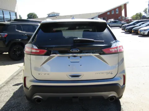 More photos of 2020 Ford Edge Titanium at Pettijohn Auto Center, MO