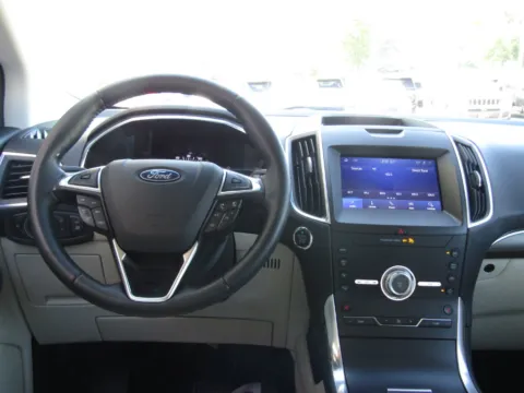More photos of 2020 Ford Edge Titanium at Pettijohn Auto Center, MO