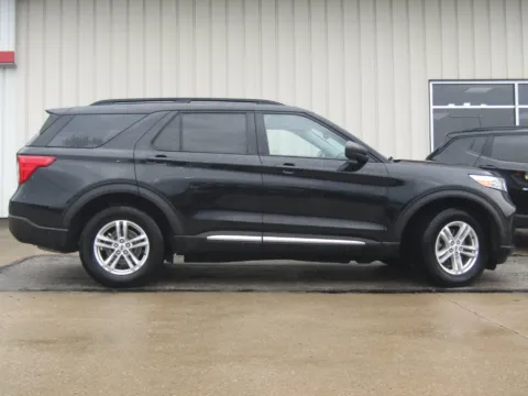 Photos of 2023 Ford Explorer XLT for sale in Bethany, MO at Pettijohn Auto Center