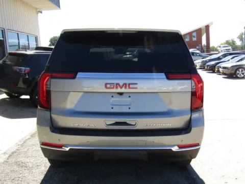 More photos of 2027 GMC Yukon Elevation at Pettijohn Auto Center, MO