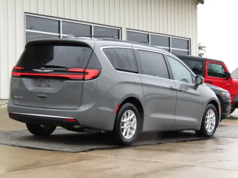Another view of 2022 Chrysler Pacifica Touring L for sale in Bethany, MO at Pettijohn Auto Center