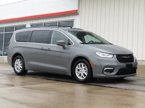 Gray 2022 Chrysler Pacifica Touring L for sale in Bethany, MO