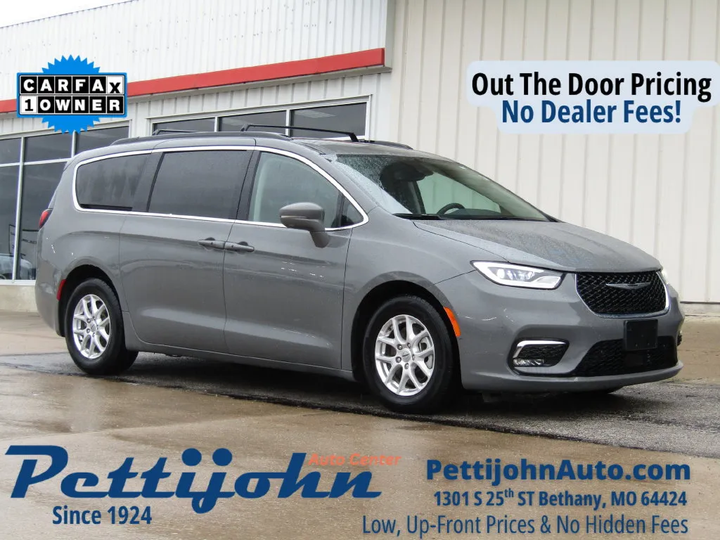 Gray 2022 Chrysler Pacifica Touring L for sale in Bethany, MO