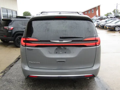 More photos of 2022 Chrysler Pacifica Touring L at Pettijohn Auto Center, MO