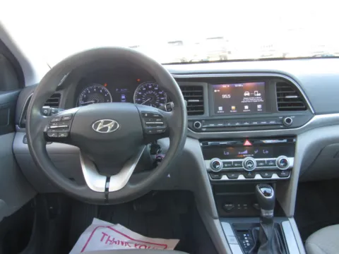 More photos of 2020 Hyundai Elantra SEL at Pettijohn Auto Center, MO