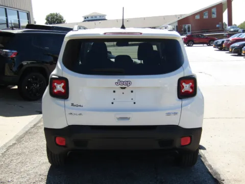 More photos of 2018 Jeep Renegade Latitude at Pettijohn Auto Center, MO