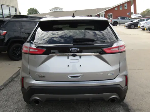 More photos of 2020 Ford Edge Titanium at Pettijohn Auto Center, MO