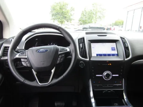 More photos of 2020 Ford Edge Titanium at Pettijohn Auto Center, MO
