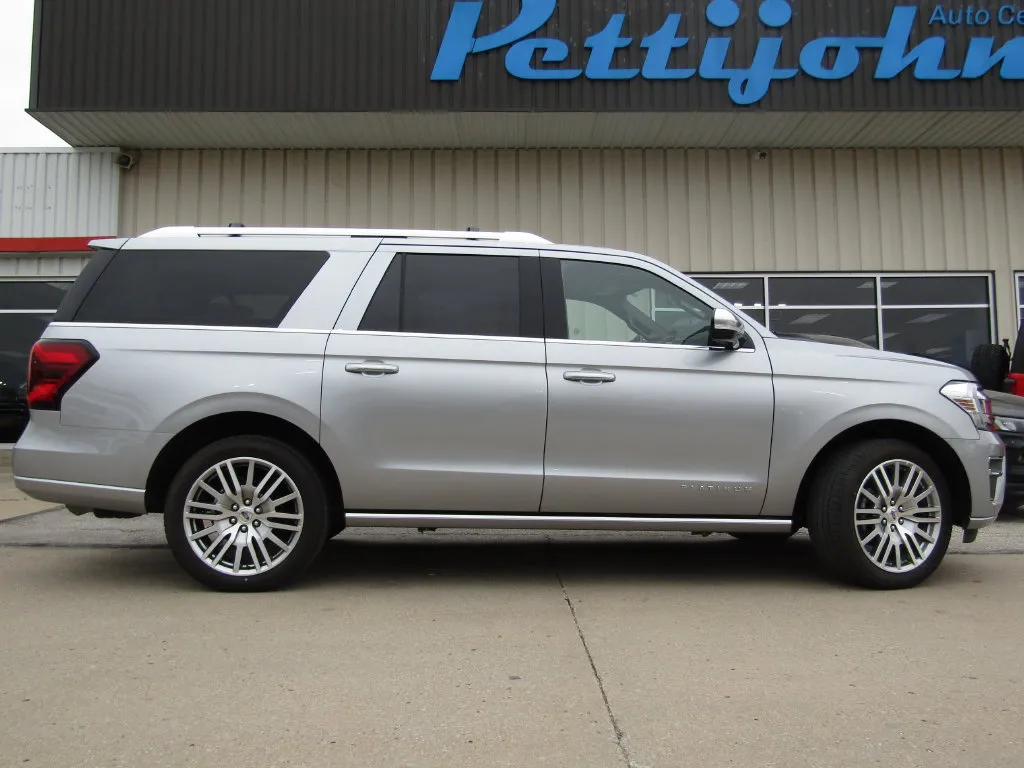 Used 2023 Ford Expedition Platinum with VIN 1FMJK1M83PEA27271 for sale in Kansas City