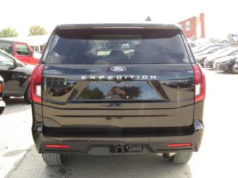 More photos of 2027 Ford Expedition Active at Pettijohn Auto Center, MO
