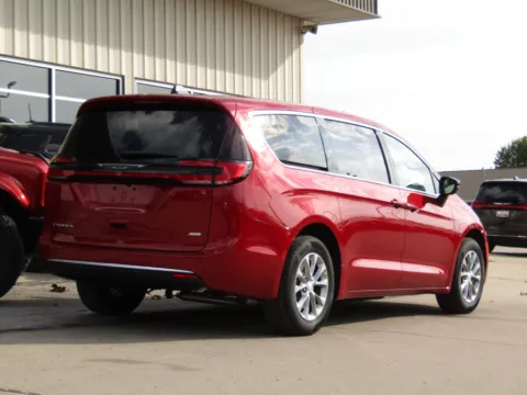 Another view of 2027 Chrysler Pacifica Select for sale in Bethany, MO at Pettijohn Auto Center