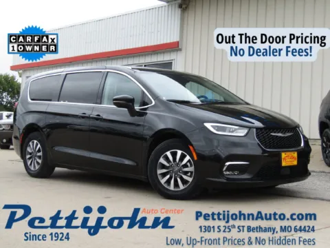 Black 2023 Chrysler Pacifica Hybrid Touring L for sale in Bethany, MO