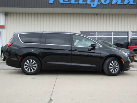 Photos of 2023 Chrysler Pacifica Hybrid Touring L for sale in Bethany, MO at Pettijohn Auto Center