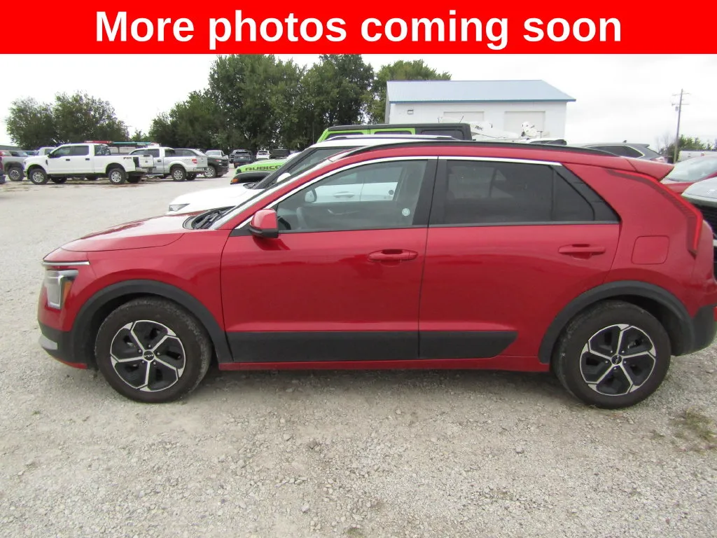 Used 2025 Kia Niro LX with VIN KNDCP3LE4S5297524 for sale in Kansas City