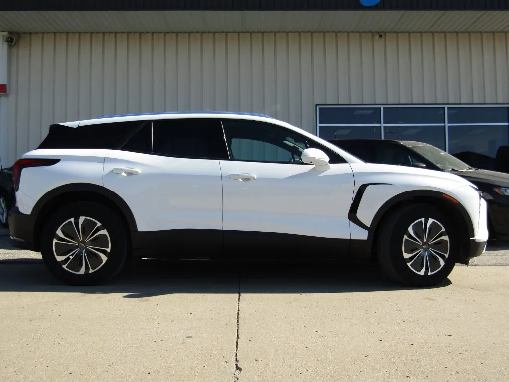 Used 2024 Chevrolet Blazer EV LT with VIN 3GNKDBRJ8RS276556 for sale in Kansas City