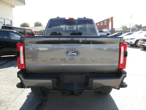 More photos of 2027 Ford F-350SD XLT at Pettijohn Auto Center, MO