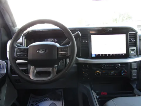 More photos of 2027 Ford F-350SD XLT at Pettijohn Auto Center, MO