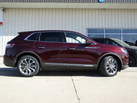 Photos of 2023 Lincoln Nautilus Reserve for sale in Bethany, MO at Pettijohn Auto Center
