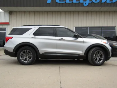 Photos of 2023 Ford Explorer XLT for sale in Bethany, MO at Pettijohn Auto Center
