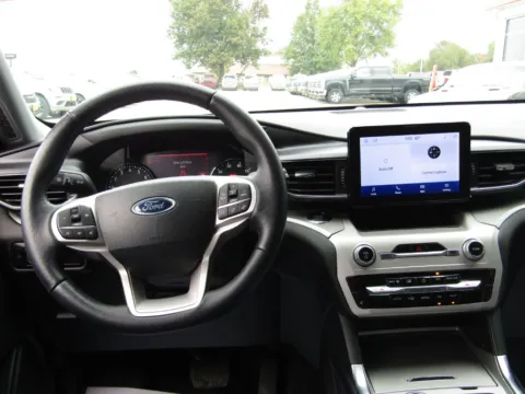More photos of 2023 Ford Explorer XLT at Pettijohn Auto Center, MO