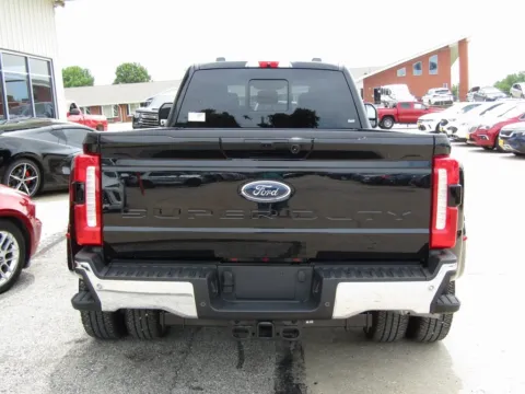 More photos of 2025 Ford F-350SD Lariat at Pettijohn Auto Center, MO