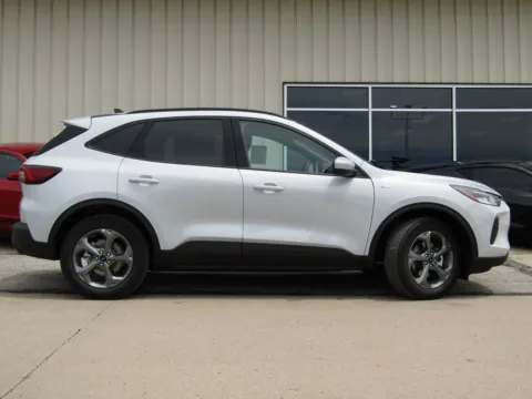 Photos of 2025 Ford Escape Hybrid ST-Line Select for sale in Bethany, MO at Pettijohn Auto Center