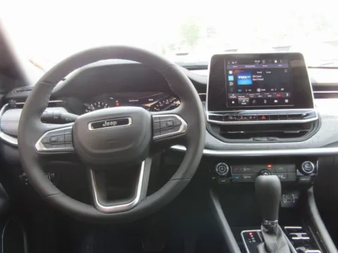 More photos of 2025 Jeep Compass Latitude at Pettijohn Auto Center, MO