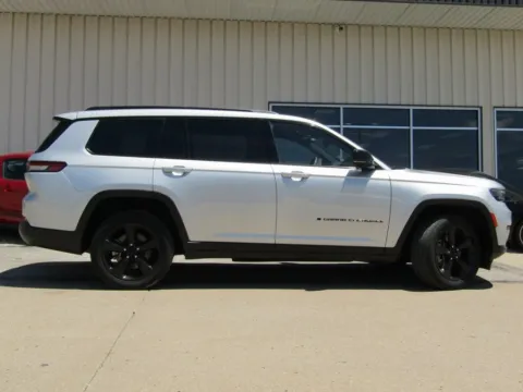 Photos of 2023 Jeep Grand Cherokee L Altitude for sale in Bethany, MO at Pettijohn Auto Center