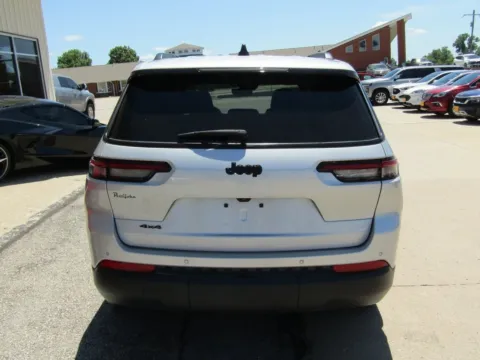 More photos of 2023 Jeep Grand Cherokee L Altitude at Pettijohn Auto Center, MO