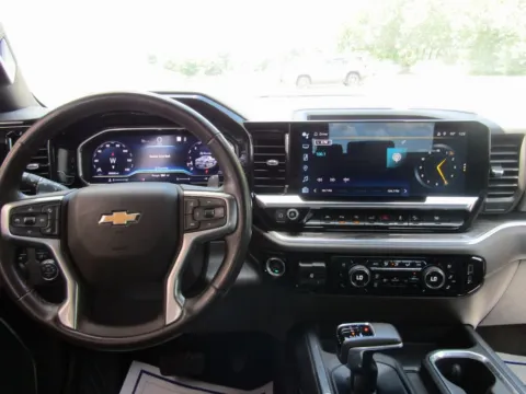 More photos of 2022 Chevrolet Silverado 1500 LTZ at Pettijohn Auto Center, MO