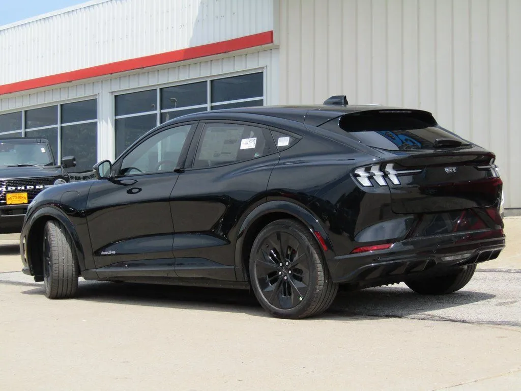 2025 Ford Mustang Mach-E GT - Photo 30