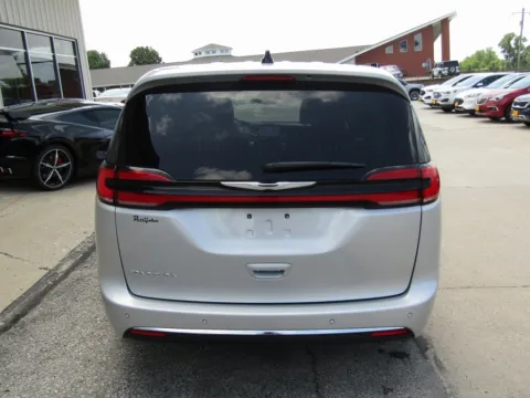 More photos of 2023 Chrysler Pacifica Touring L at Pettijohn Auto Center, MO