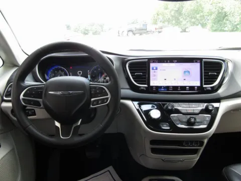 More photos of 2023 Chrysler Pacifica Touring L at Pettijohn Auto Center, MO