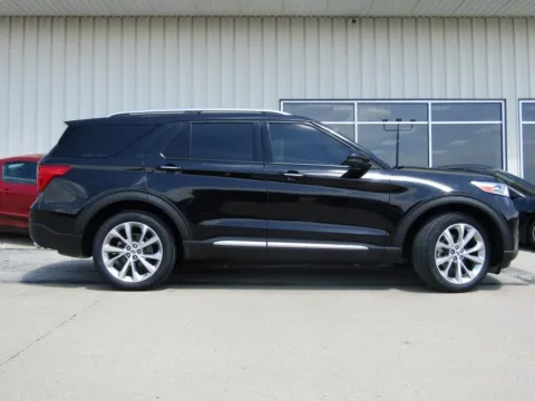 Photos of 2021 Ford Explorer Platinum for sale in Bethany, MO at Pettijohn Auto Center