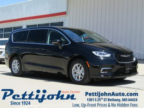 Black 2024 Chrysler Pacifica Touring L for sale in Bethany, MO