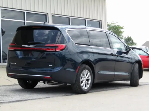 Another view of 2025 Chrysler Pacifica Select for sale in Bethany, MO at Pettijohn Auto Center