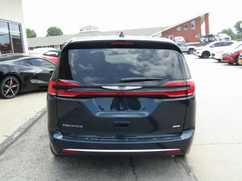 More photos of 2025 Chrysler Pacifica Select at Pettijohn Auto Center, MO