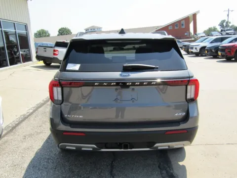 More photos of 2025 Ford Explorer Active at Pettijohn Auto Center, MO