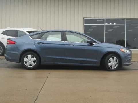 Photos of 2018 Ford Fusion SE for sale in Bethany, MO at Pettijohn Auto Center
