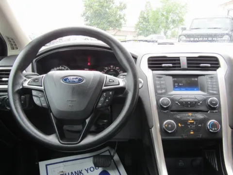 More photos of 2018 Ford Fusion SE at Pettijohn Auto Center, MO