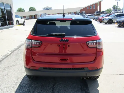 More photos of 2021 Jeep Compass Altitude at Pettijohn Auto Center, MO