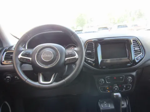 More photos of 2021 Jeep Compass Altitude at Pettijohn Auto Center, MO