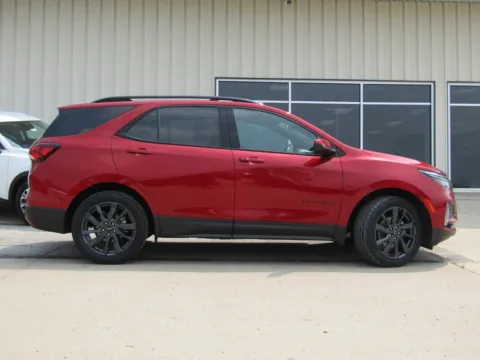 Photos of 2022 Chevrolet Equinox RS for sale in Bethany, MO at Pettijohn Auto Center