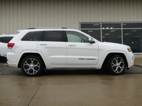 Photos of 2020 Jeep Grand Cherokee Overland for sale in Bethany, MO at Pettijohn Auto Center