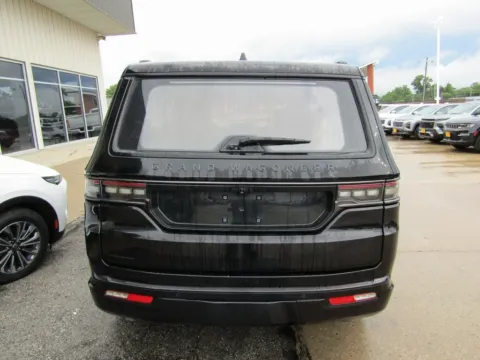 More photos of 2022 Jeep Grand Wagoneer Series II at Pettijohn Auto Center, MO